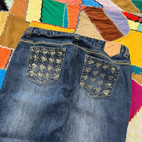 Y2K Southpole Acid Washed Embroidered Painted Capri Jeans 34Wx22L - Picture 3 of 7